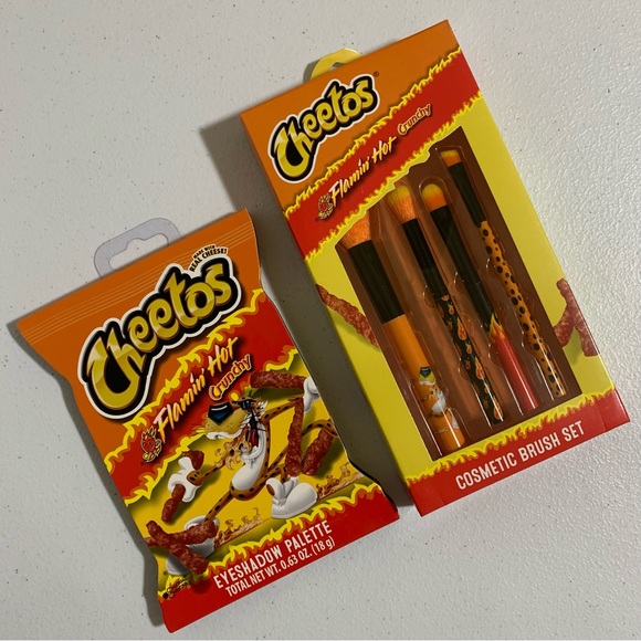 Taste Beauty x Flamin’ Hot Crunchy Cheetos Eyeshadow Palette & Brush Set-New - Picture 4 of 9